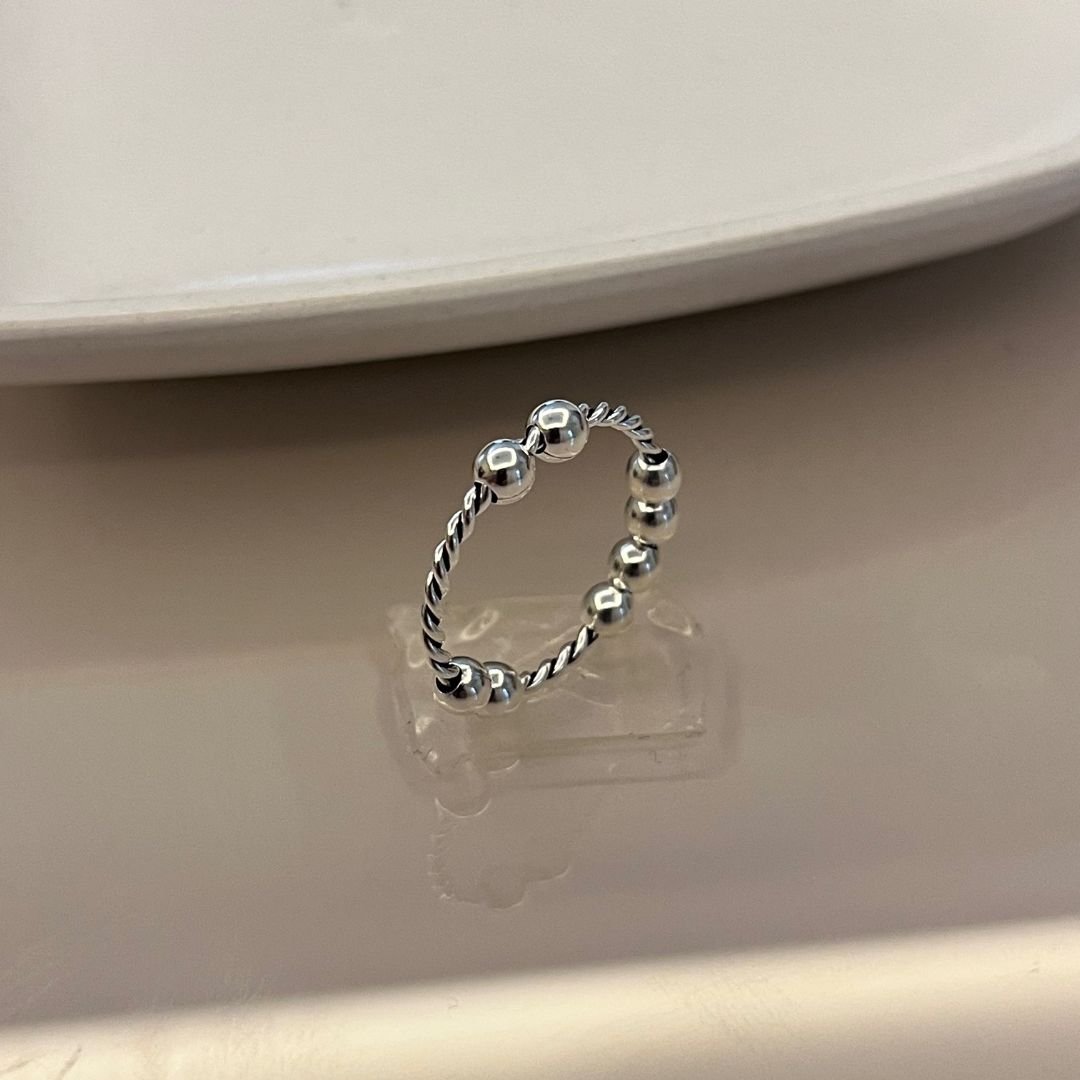 Anel Ansiedade 8 Bolinhas Fio Torcido