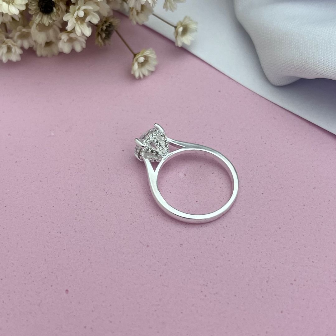 Anel Solitario Noivado Zirconia 8mm com Calice em Micro Zirconia