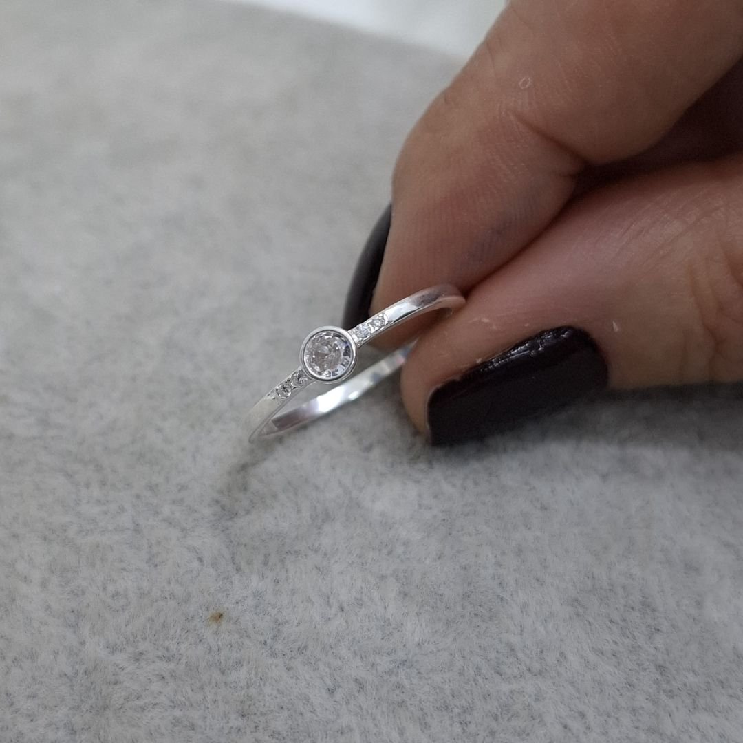 Anel Solitário Zircônia Embutida 3mm Micro Zircônia Lateral Prata 925 - Revenda Lucrativa