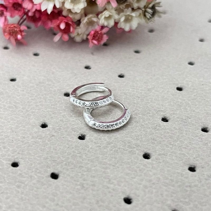 Argola Click 12mm com Duas Fileiras de Zircônia: O Acessório Feminino Lucrativo