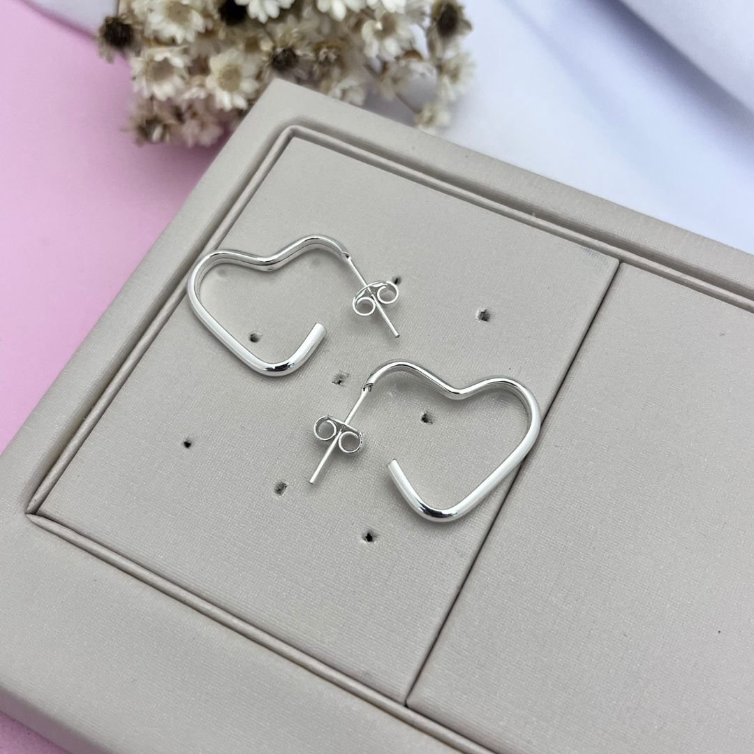 Argola Coração Com Tarraxa Fio Meia Cana 2.2mm