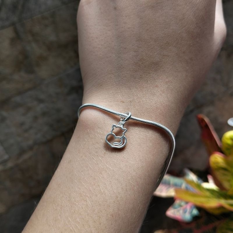 🐱 Berloque Contorno Gato Vazado 13mm: Charme Minimalista em Prata 925 para Revenda