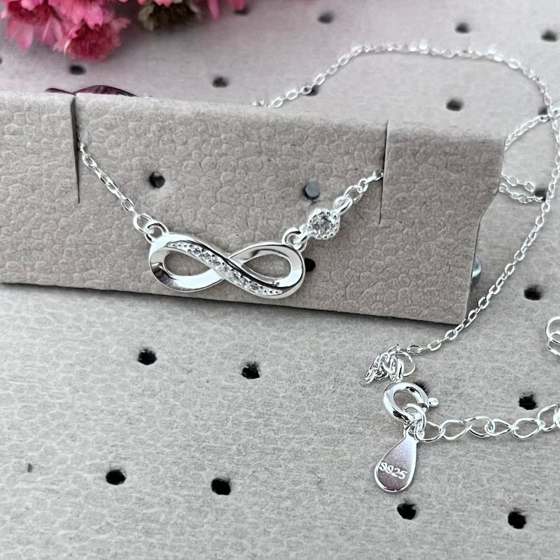 Colar Infinito Cravejado com Ponto de Luz 40cm + 3cm Extensor